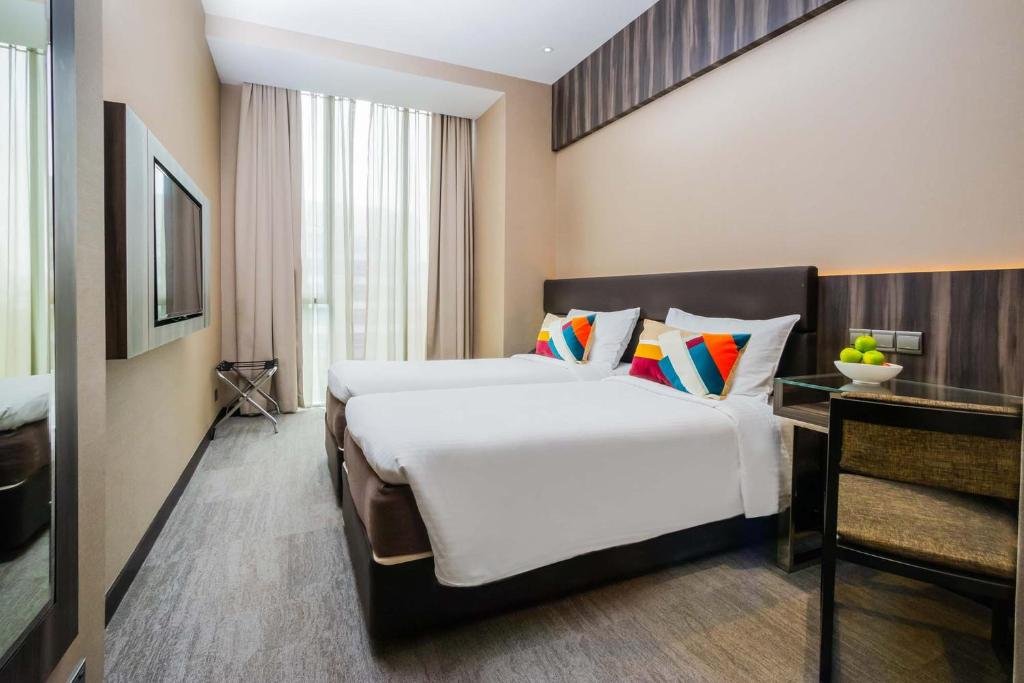 Travel to Singapore-Aqueen Prestige Hotel Jalan Besar Singapore 4*